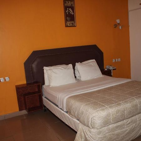 Zambezi Inn Hotel Conakry Exteriör bild