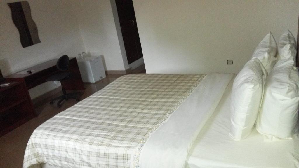 Zambezi Inn Hotel Conakry Rum bild