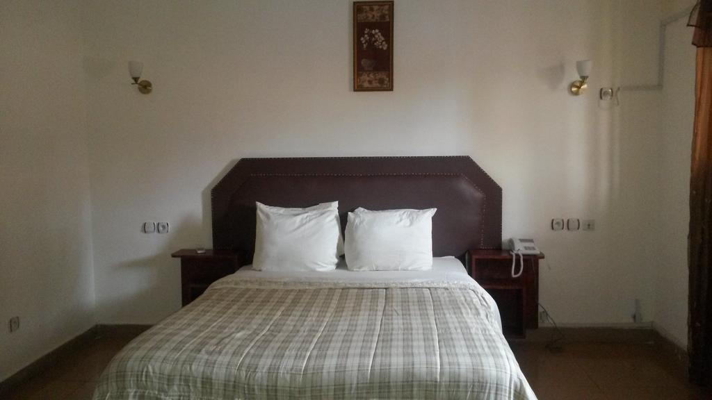 Zambezi Inn Hotel Conakry Rum bild