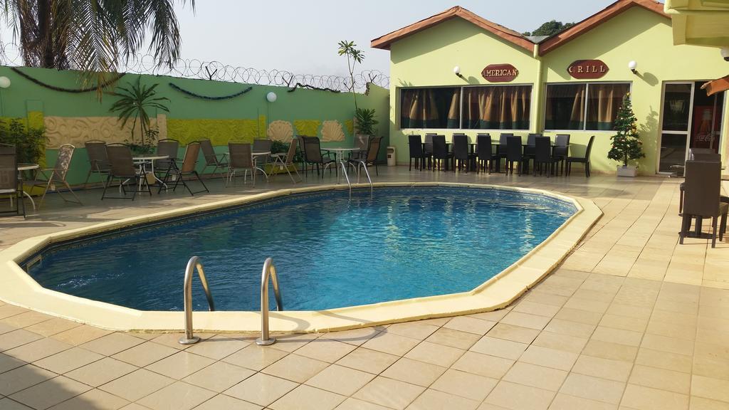 Zambezi Inn Hotel Conakry Exteriör bild