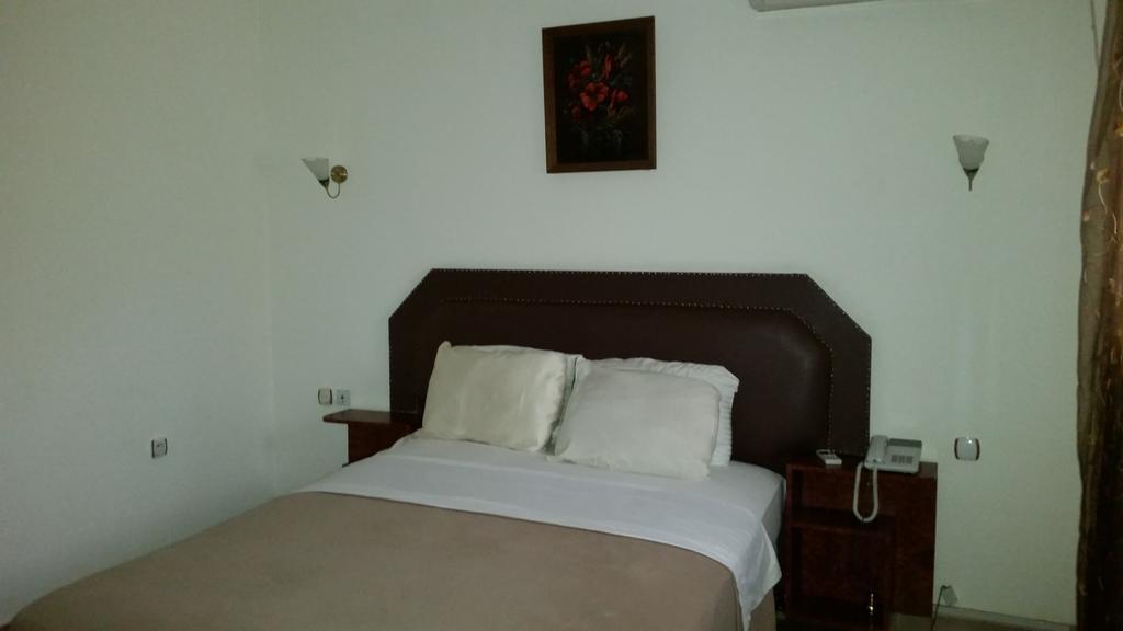 Zambezi Inn Hotel Conakry Rum bild