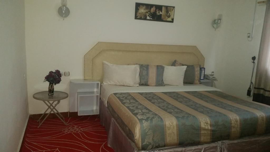 Zambezi Inn Hotel Conakry Exteriör bild