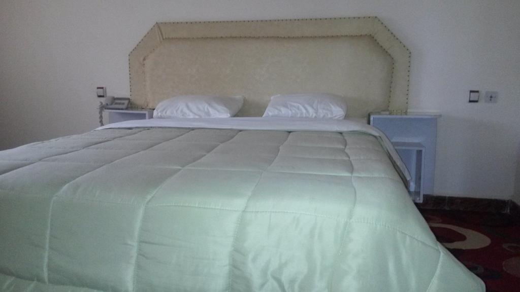 Zambezi Inn Hotel Conakry Rum bild