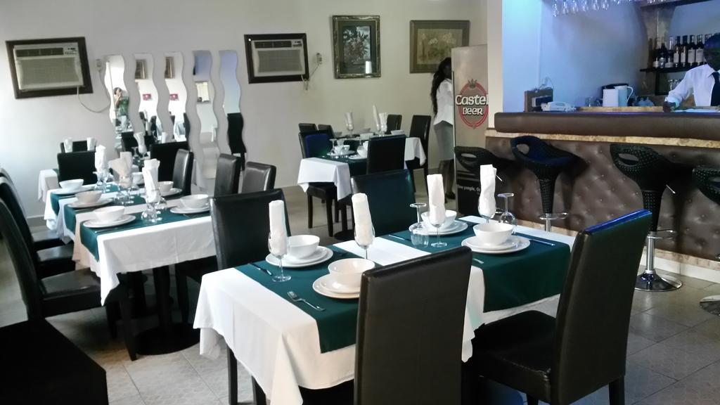 Zambezi Inn Hotel Conakry Exteriör bild