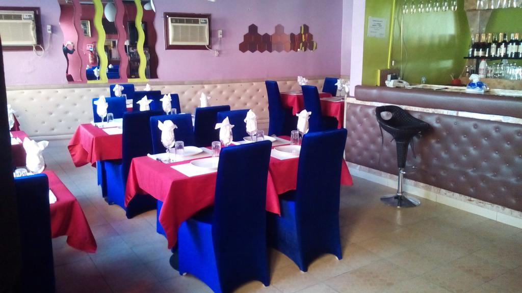 Zambezi Inn Hotel Conakry Exteriör bild