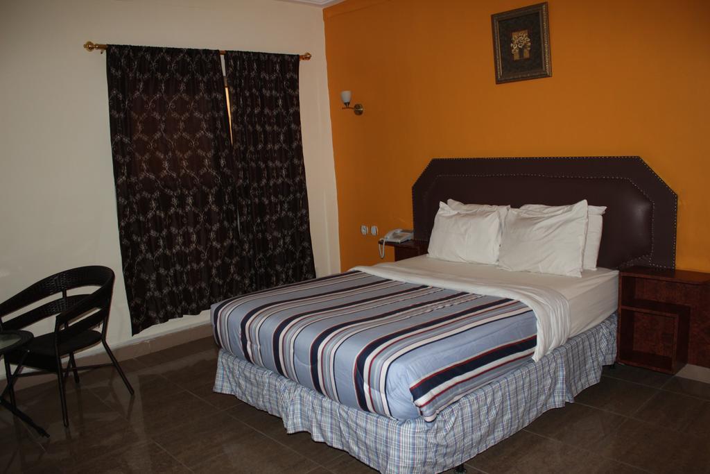 Zambezi Inn Hotel Conakry Exteriör bild