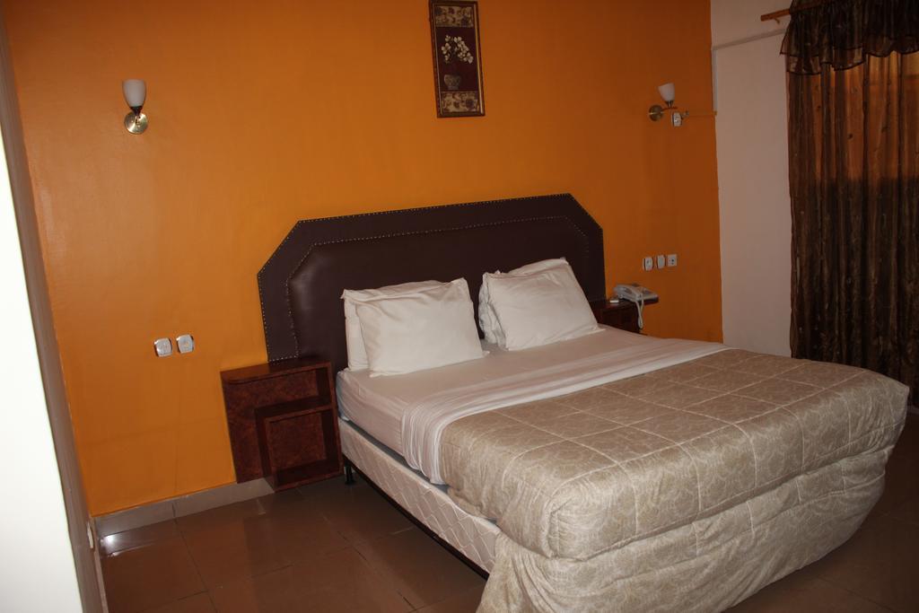 Zambezi Inn Hotel Conakry Exteriör bild