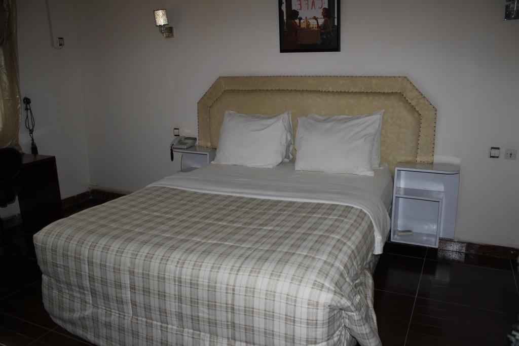 Zambezi Inn Hotel Conakry Exteriör bild