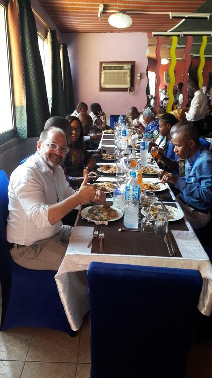Zambezi Inn Hotel Conakry Exteriör bild